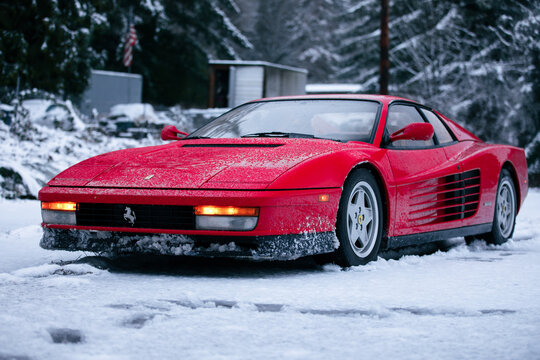 Seattle, WA, USA
December 25, 2022
Ferrari Testaroosa in the winter weather