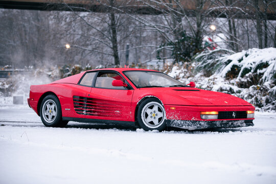 Seattle, WA, USA
December 25, 2022
Ferrari Testaroosa in the winter weather