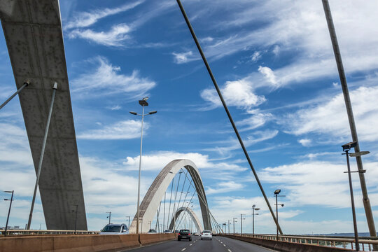 Juscelino Kubitschek Bridge, designed by architect Alexandre Chan and structural engineer M&aacute;rio Vila Verde; Brasilia, Distrito Federal, Brazil