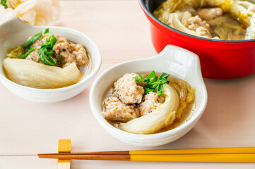 取り分けた鶏つくねの鍋