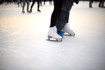 Obraz premium People ice skating
