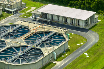 Obraz premium Aerial view of modern water cleaning facility at urban wastewater treatment plant. Purification process of removing undesirable chemicals, suspended solids and gases from contaminated liquid