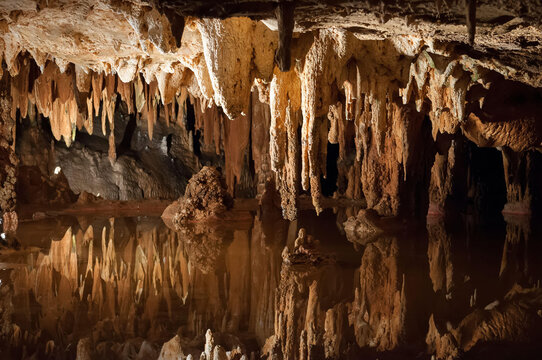 Stalactites and stalagmites in Luray Caverns in Luray, Virginia.