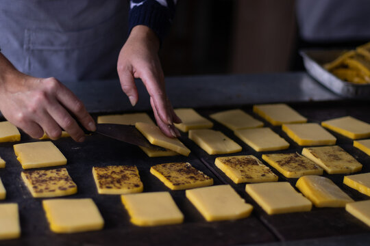 Cozinhando polenta na chapa