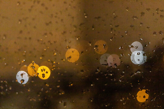 Gotas de &aacute;gua na janela