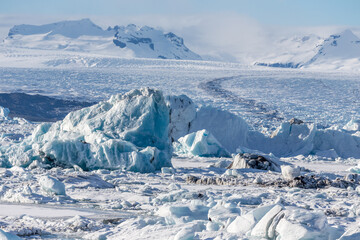 iceberg di grandi dimensioni nella laguna di fusione del ghiacciaio Jökulsárlón. Lingua del...