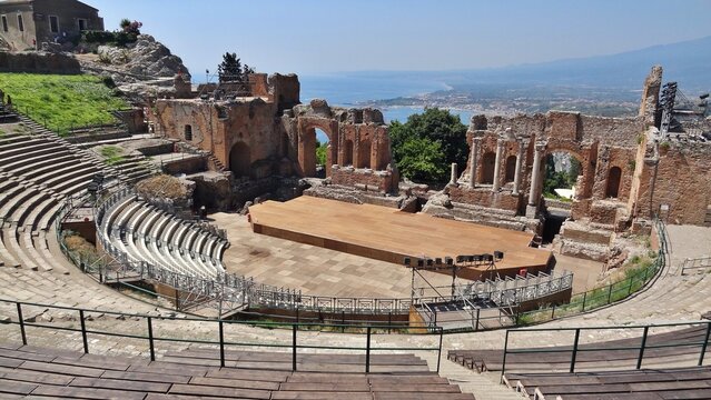 Th&eacute;&acirc;tre gr&eacute;co-romain de Taormine, province de Messine, Sicile, Italie.
