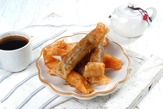 pisang coklat or piscok, is a sweet snack from Indonesia. It is made from sliced ​​bananas with chocolate, wrapped in lumpia spring roll . In the Philippines it is known as turon.