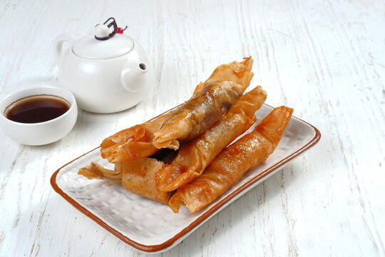 pisang coklat or piscok, is a sweet snack from Indonesia. It is made from sliced ​​bananas with chocolate, wrapped in lumpia spring roll . In the Philippines it is known as turon.