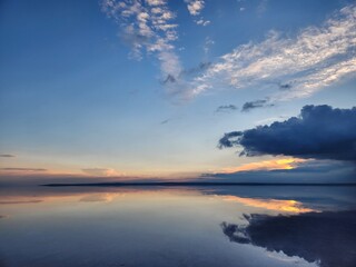 Fototapeta na wymiar Sunset at Tuz Gölü, salt lake in Turkey
