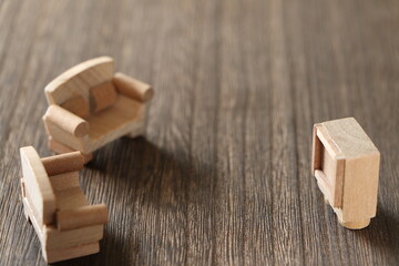 可愛い小さな木製のテレビ