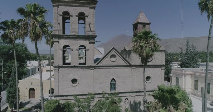 Parras de la Fuente o simplemente Parras, es la cabecera municipal del municipio hom&oacute;nimo en el estado mexicano de Coahuila