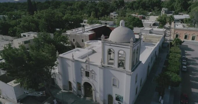 Parras de la Fuente o simplemente Parras, es la cabecera municipal del municipio hom&oacute;nimo en el estado mexicano de Coahuila