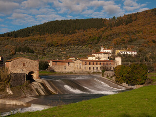 Italia, Toscana, la città di Prato. percorso lungo il fiume Bisenzio.