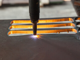 Fire gas cutting on steel plate