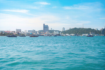 Obraz premium Aerial view of Pattaya sea, beach in Thailand in summer season, urban city with blue sky for travel background. Chon buri skyline.