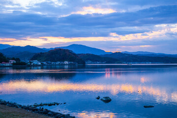 冬の湖山池の夕景 鳥取県 湖山池