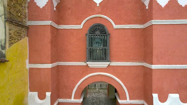 frontal shot of arco del carmen in san cristobal de las casas mexico