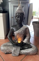 statuette bouddha ,ambiance zen dans le salon - 556937898