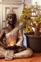 statuette bouddha ,ambiance zen dans le salon - 556937899
