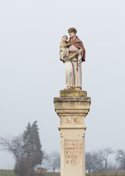 Statue with saint holding baby jesus on a waycross in Burgenland