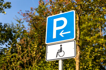 parking sign on the road