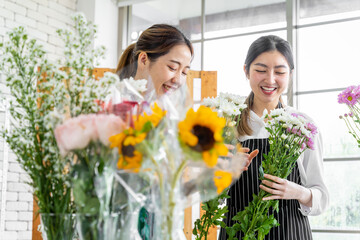 group of female florists Asians are arranging flowers for customers who come to order them for various ceremonies such as weddings, Valentine's Day or to give to loved ones.