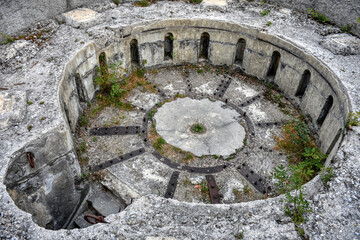 Osoppo, Festung, Ruine, Friaul, Denkmal, Forte Osoppo, Colle Napoleone, Baudenkmal, Julisch Venetien, Italien, Aussichtspunkt, Fahne, Napoleon, Befestigungsanlagen, Mittelalter, 19. Jahrhundert, histo