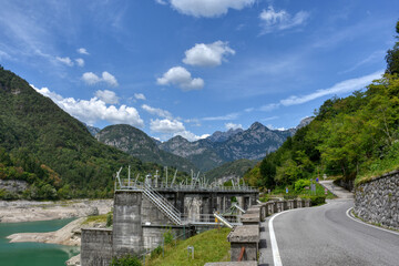 Straße, Landstraße,Lago di Tramonti, Tramontina-Tal, Italien, Tramonti di Sopra, Friaul, Julisch...