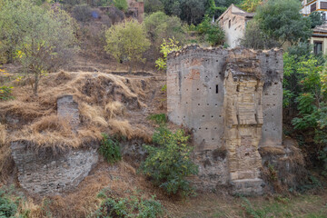 Amazing view of the Sabika hill with the ruins of the ramparts, watchtowers and Alhambra Palace ...