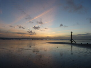 Plage au coucher du soleil