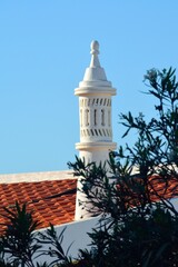 Fototapeta premium Chimenea típica en Ilha de Faro, Algarve, Portugal