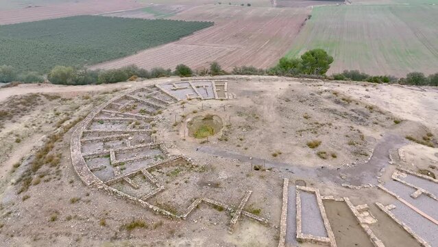 Iberian site of the Estinclells, 3rd century BC, in Verdu. Formed by defensive elements, a moat and a wall, a battery of houses and a raft arranged around a cobbled street. Header Detail