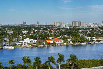 Fototapeta premium Beautiful aerial panoramic view of the city of Miami, its buildings, marina, yachts and luxurious suburbs houses