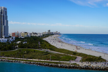 Fototapeta premium Beautiful aerial panoramic view of the city of Miami, its buildings, marina, yachts and luxurious suburbs houses