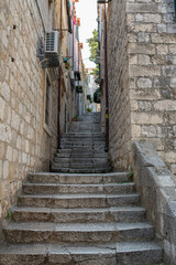 Fototapeta na wymiar stone stairs in a narrow street in dubrovnik