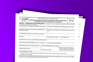 Naklejka premium Form 911 (SP) documentation published IRS USA 43476. American tax document on colored