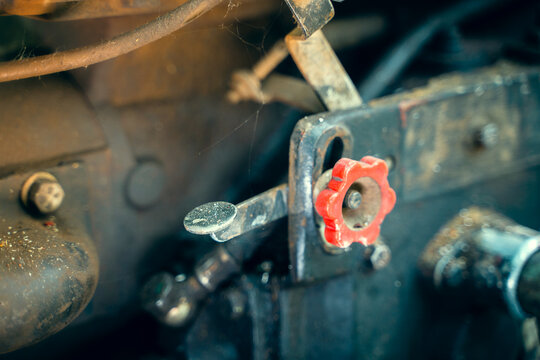 The gas pedal on the motoblock engine. Walk-behind tractor speed regulator