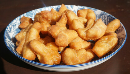 Chinese Bread Stick, The breakfast made from fried flour is called Patongo on plate.
