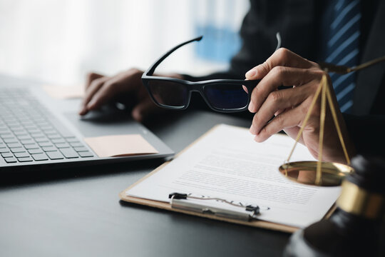 Lawyer concepts to testify to clients and to provide counseling in cases, to provide legal relief, to maintain law and fairness, to proceed with transparency, to attorneys to defend cases in court.