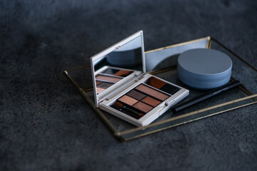 アイシャドウ　ブラウン系　シック