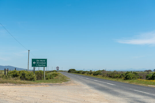 Turn-off to Struisbaai from the Arniston to Bredasdorp road
