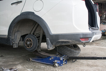 Car mechanic repaire tire  wheels
