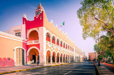 Fototapeta na wymiar Merida, Mexico. Plaza Grande, beautiful spanish colonial city in Yucatan Peninsula.