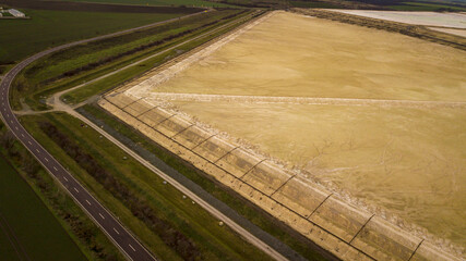 Kalkteich von oben, Drohnensicht, Drohnenbild, Sand von oben