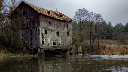 Rzeka, Stary Młyn na rzece  © BirdFoto