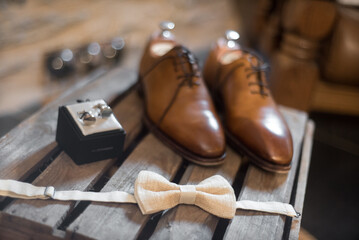 Accessoires, noeud papillon et chaussures de mariage