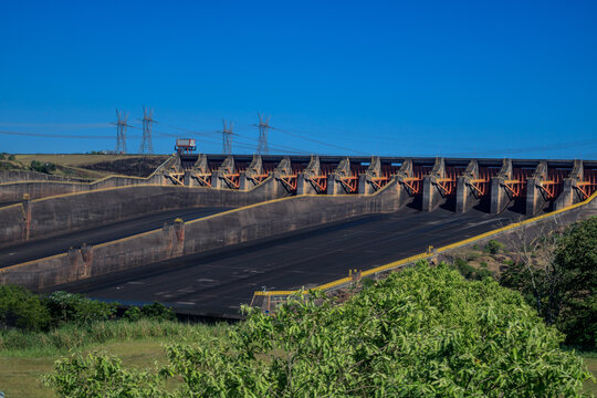 Hidroelétrica Binacional De Itaipu 