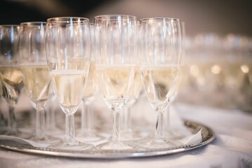 kieliszki z szampanem na powitanie