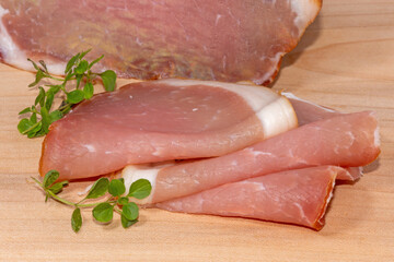 Roher, geräucherter Schweineschinken